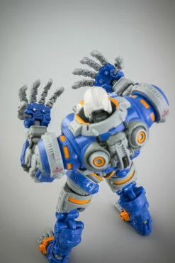Astrobots A-01 Apollo (2023 Reissue) -Toy Dojo 04 11 apollo hands 01 64900