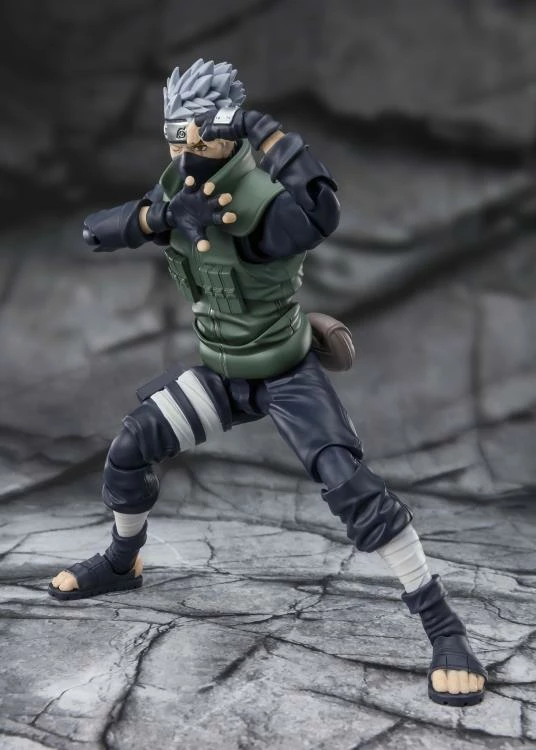 Bandai S.H. Figuarts Naruto: Shippuden - Kakashi Hatake (Famed Sharingan Hero) 5 Bandai S.H. Figuarts Naruto: Shippuden - Kakashi Hatake (Famed Sharingan Hero) - Image 5