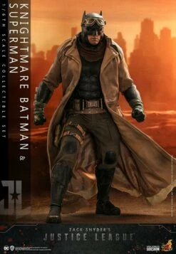 Hot Toys Movie Masterpiece 1/6 Scale Figure - Zack Snyder's Justice League - Knightmare Batman And Superman -Toy Dojo knightmare batman and superman dc comics gallery 605385aeef794 52699